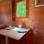 Lüks kamp alanı La Roulotte De L'hermitage Ambonil
